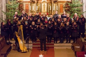 Abb. der Chorgemeinschaft Emmersdorf beim Adventkonzet mit Musik von Benjamin Britten